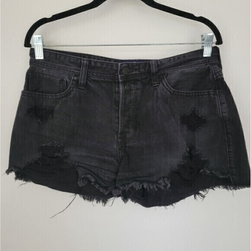 Hollister High Rise Mom‎ Short 3" 11 / 30 Black Denim Cutoff Button Fly